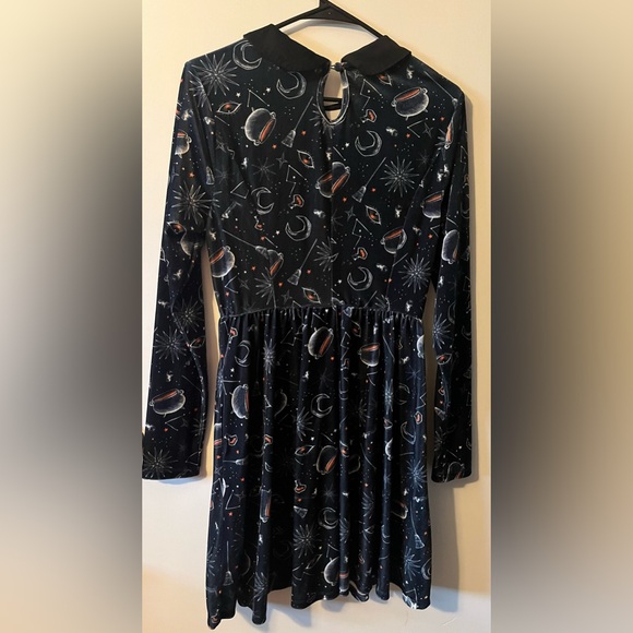 NWOT Her Universe Disney Hocus Pocus Symbols Collar Dress - Picture 5 of 7